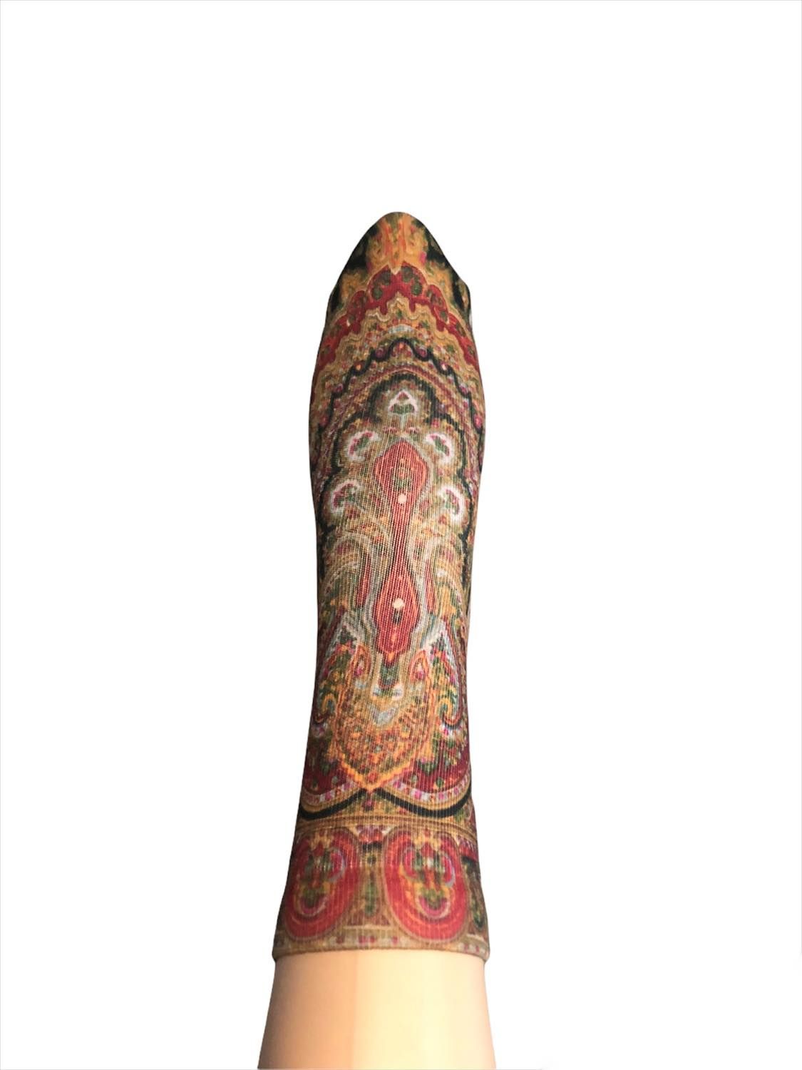 https://www.tradicionpopular.com/wp content/uploads/2023/04/alt sancha tradicion popular badajoz calcetines de 100 colores trajes regionales folklore indumentaria modafolk 3 1.jpg