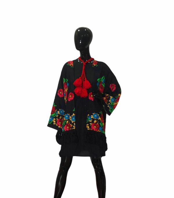 https://www.tradicionpopular.com/wp content/uploads/2023/04/alt sancha tradicion popular chaquetas de panuelos de flores naturales 1 600x683.jpg